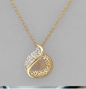 จี้รูปปีกทองคำสุดหรู ประดับด้วยเพชรแบบปาเว่และคริสตัลทรงหยดน้ำรูปทรงลูกแพร์ มีจำหน่ายในราคาขายส่ง - Product Image 3