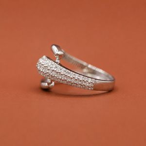 Anillo Clásico de Plata S925 con Diamantes de Moissanita Redondos Personalizados para Mujer - Product Image 2