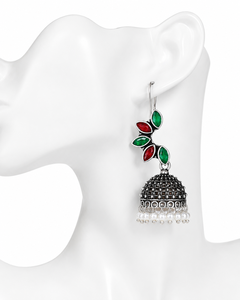 Pendientes Jhumka de Plata Oxidada Hechos a Mano con Hojas de Rubí y Esmeralda con Gotas de Perla |   Pendientes Bohemios Indios Vintage al por Mayor - Product Image 1