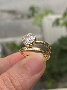 Bague solitaire à monture torsadée avec diamant de laboratoire rond taille Old Mine de 2 carats, certifiée IGI - Product Image 3