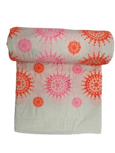 Tissu en coton léger et respirant, très demandé, avec motif floral brodé, pour la confection de robes pour femmes et filles. - Product Image 3