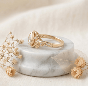 Anillo de Compromiso de Ágata Musgosa con Hoja Tallada Naturalmente, Estilo Enredadera Orgánica, Joyería Ecológica de Lujo Hecha a Mano, Calidad de Exportación OEM - Product Image 2