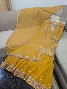 Garara de chifón bordado de 3 piezas, bordado por delante y por detrás, con dupatta de chifón bordado y garara de chifón bordado. - Product Image 3