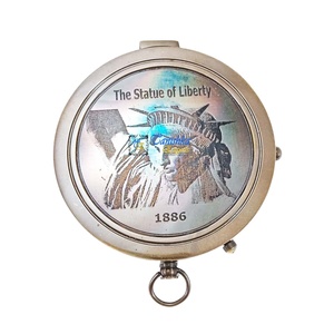 Brújula de Bolsillo Personalizada de Latón Antiguo con Modelo Metálico y Frase de Cazador de Cocodrilos, para Senderismo, Camping y Uso Náutico, Técnica Impresa - Product Image 3