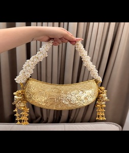 Pochette ovale Kundan en laiton de taille moyenne, faite à la main, dorée, pour mariage indien, art populaire traditionnel, verre - Product Image 2
