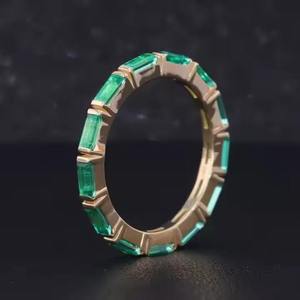 แหวนเพชรโมอิสซาไนต์ทรงเหลี่ยมมรกตทองคำแท้ 14K คุณภาพส่งออก ดีไซน์คลาสสิกสีเขียวสวยงาม เหมาะสำหรับงานแต่งงานและงานหมั้น มีจำหน่ายแล้ว - Product Image 3