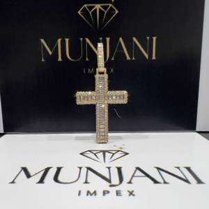 Pendentifs et breloques religieux en forme de croix plaqués or, bijoux fins hip-hop, pendentif en argent 925 serti de diamants VVS pour hommes - Product Image 3