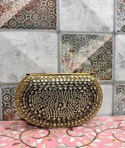 Elegante mini bolso clutch con adornos Kundan y finos detalles, ideal para bodas, bolso de mano metálico de F S International. - Product Image 1