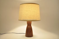 Lampe artisanale moderne multifonctionnelle et écologique avec base en bois et abat-jour en tissu pour anniversaire, chambre, bureau, hôtel