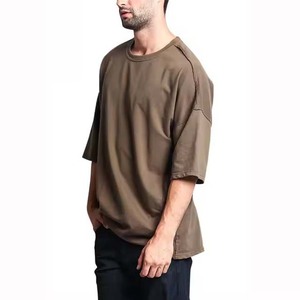 เสื้อยืดผู้ชายผ้าฝ้าย 100% ขายส่ง ทรงหลวม ปักลายตัวอักษร สั่งทำแบรนด์ได้ คละแบบ แฟชั่น ขายต่อ ขายส่งยกกระสอบ - Product Image 4