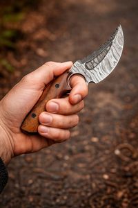 Cuchillo de Caza de Acero de Damasco con Mango de Madera, Hoja Serrada de Punta Caída, No Ajustable, Herramienta para Exteriores - Product Image 1