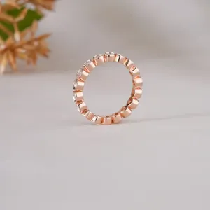 Bague élégante pour femme, cadeau d'anniversaire de mariage, bijoux fins, bague en or rose, bague éternelle avec pierres blanches rondes - Product Image 3