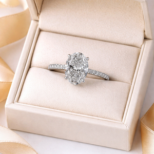 Anillo de Compromiso con Diamante Cultivado en Laboratorio, Corte Ovalado de 6 Quilates, Color E, Certificado por IGI, Estilo Vintage, Halo Oculto, Oro Blanco de 14K - Product Image 1