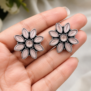 Pendientes de tuerca con engaste floral bohemio de latón con diseño de flor y garantía comercial para mujer |   Plata Antigua Plateada de Estilo Vintage para Aniversario - Product Image 1
