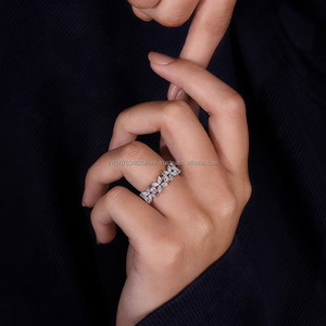 Anillo de Diamantes con Corte Marquesa y Redondo en Oro Blanco con Brillantes Piedras Laterales, Anillo de Compromiso Clásico para Novia, Regalo de Aniversario - Product Image 2