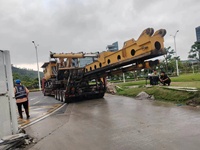 Foreuse rotative mobile sur chenilles BAUER BG38 avec moteur diesel, pompe, roulement, engrenage et composants essentiels, profondeur de forage max. 100 m