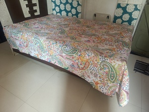 Couvre-lit imprimé floral et oiseaux, style bohème, moderne, toutes saisons, en denim patchwork, rembourrage en coton fait main, pour usage domestique - Product Image 1