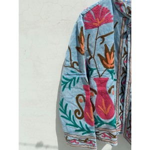 Veste en velours Suzani indienne, faite à la main, broderie florale, veste bohème hippie, doublure intérieure en coton, veste d'hiver - Product Image 3