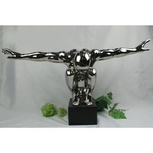 Escultura Cubista de Figura Humana en Madera de Nogal Negro - Arte Moderno de Galería al por Mayor - Product Image 2