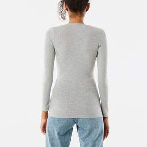 Fabricante OEM ODM, Diseño de Camiseta de Manga Larga con Cuello Redondo para Mujer, Verano, Impresión Personalizada al por Mayor, Algodón Liso Teñido al por Mayor - Product Image 6