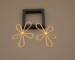 Boucles d'oreilles en laiton style rétro, couleur unie, fabrication sur mesure, vente en gros, article artisanal en laiton - Product Image 5