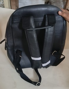 Mochila Vintage de Cuero Genuino para Hombre y Mujer, Ligera y Portátil con Cierre de Cremallera, Asa Suave y Forro de Poliéster para Viajes - Product Image 5