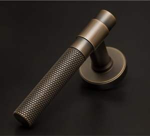 Poignées de tiroir en laiton de luxe, fabriquées à la main, poignées de meubles en laiton robustes, poignées décoratives en laiton pour les intérieurs de la maison - Product Image 5