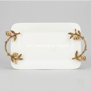Bandeja rectangular de metal blanca con asas de ramas de granada plateadas para uso decorativo en mesa - Product Image 5