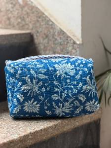 Bolsa de Cosméticos Acolchada de Algodón Impermeable Ecológica con Estampado de Borlas Azul Índigo, Bolsa con Cierre, Estuche de Maquillaje Bohemio para Viaje - Product Image 1