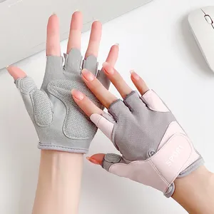 ถุงมือฟิตเนสแบบครึ่งนิ้วตาข่ายระบายอากาศได้ดีสายรัดข้อมือแบบปรับได้ยิมเทรนนิ่งสำหรับทุกเพศสีเทาสีชมพู - Product Image 1