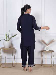 Ensemble coordonné de robes décontractées bleu marine pour femmes, haut brodé à boutons avec pantalon droit, tenue ethnique élégante - Product Image 3