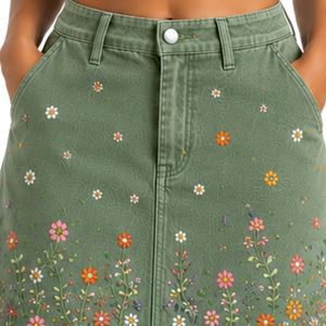 Conjunto de Top Corto y Falda Bordados en Verde Salvia para Mujer, Diseño Floral de Verano, Dos Piezas, Logotipo Personalizado, OEM, Ropa al Por Mayor - Product Image 5