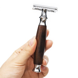 Kit de Afeitado de Lujo de Madera Personalizado para Hombre, Set de Regalo con Brocha de Afeitar Profesional - Product Image 4