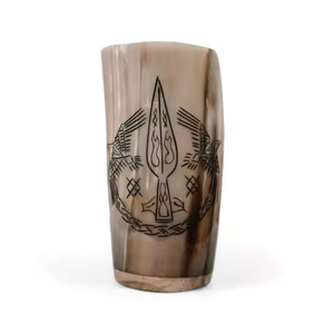 Verre artisanal écologique en corne naturelle avec motif d'oiseau et de runes gravés de REHMAN CRAFT Uttar Pradesh - Product Image 4
