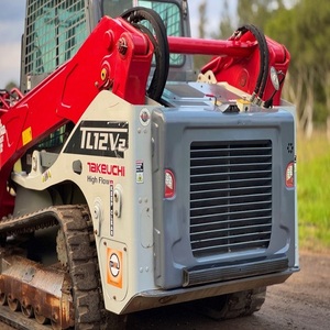 Cargadora compacta Takeuchi de alto rendimiento con trituradora, perfecta para contratistas, equipos forestales y propietarios de terrenos - Product Image 1