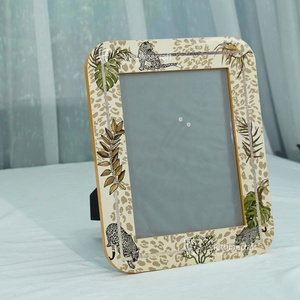 กรอบรูปไม้เคลือบเงาขายส่ง คุณภาพสูง งานแฮนด์เมด สำหรับตกแต่งบ้านและเป็นของขวัญ ผู้จัดจำหน่ายจากเวียดนาม - Product Image 1