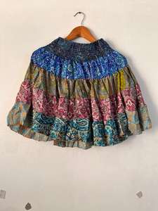 Minifalda de seda elegante, minifalda de seda de estilo bohemio inspirada en Boho, vestido de Festival Hippie de retazos fluidos - Product Image 4