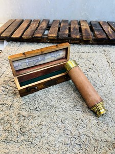 Telescopio Antiguo de Cuero y Latón con Caja de Madera - Marina Real 1915, Temas de Animales y Religiosos de Londres - Product Image 3