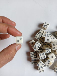 Dés de jeu en os naturel poli faits à la main, écologiques, pour jeux de rôle, jeux de société, cubiques, modernes, taille personnalisée, objets d'art, collectionnables, décoration d'intérieur - Product Image 5