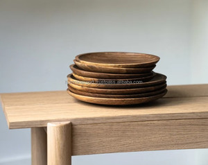 L'art de servir une assiette en bois avec une touche d'artisanat Plats avec une touche artistique - Product Image 1