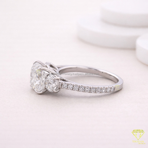 Anillo de Compromiso de Moissanita de Diseño Único para Mujer, Joyería de Boda Elegante y Refinada, Disponible para la Venta - Product Image 2