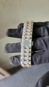 Montre en acier inoxydable avec affichage du calendrier, sertie de diamants VVS, tendance et décontractée, très demandée, disponible à la vente pour un usage quotidien - Product Image 6