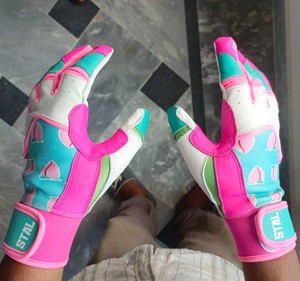 ถุงมือตีเบสบอลหนังแท้ STAL สีสั่งทำได้ บุหนาน้ำหนักเบา ปิดด้วยแถบตีนตุ๊กแก ใช้ได้ทั้งมือซ้ายและขวา สำหรับฝึกซ้อม พร้อมที่รัดข้อมือแบบพรีเมียม - Product Image 6