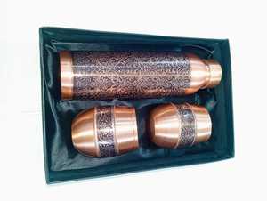 Ensemble de bouteille et 2 gobelets en cuivre pur à 100 %, faits à la main, écologiques, ayurvédiques traditionnels, pour une consommation d'eau saine et durable - Product Image 5