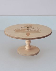Support de présentation de pâtisserie en bois fait main avec finition lisse pour comptoir de pâtisserie et organisation de fête d'anniversaire - Product Image 1