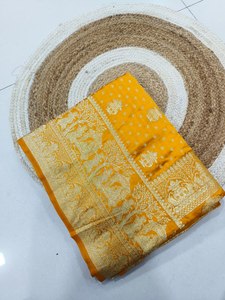 Sari en soie Banarasi jaune moutarde, motifs Bandhani à pois et animaux, bordure tissée Zari, pièce de blouse assortie, Prayosha Enterprise - Product Image 4