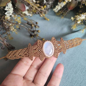 Pulsera de Macramé Marrón Hecha a Mano con Piedra Lunar, Joyería Curativa Ajustable Estilo Boho - Product Image 1