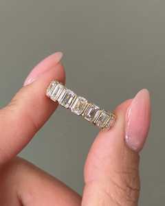 Bague demi-éternité en diamant émeraude de laboratoire de 3,50 carats, sertie de diamants émeraude, alliance de mariage certifiée IGI - Product Image 1