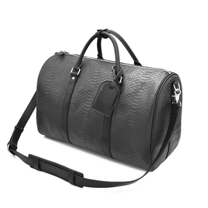 Sac de voyage en cuir de serpent noir, grand format, fait main, design personnalisé, pour la nuit et l'organisation - Product Image 2