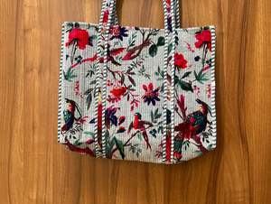 Sacs fourre-tout en velours indien à imprimé floral, sacs de shopping faits à la main pour femmes, sacs de voyage matelassés - Product Image 3